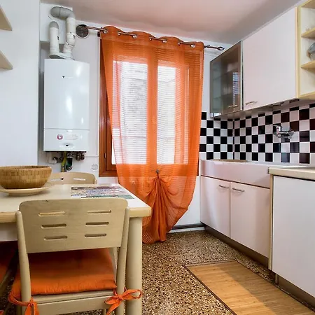 R4 Charme شقة *